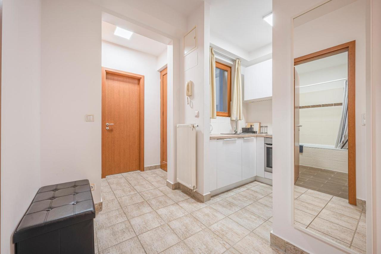 Modern Apartment With Garage Budapest Eksteriør billede