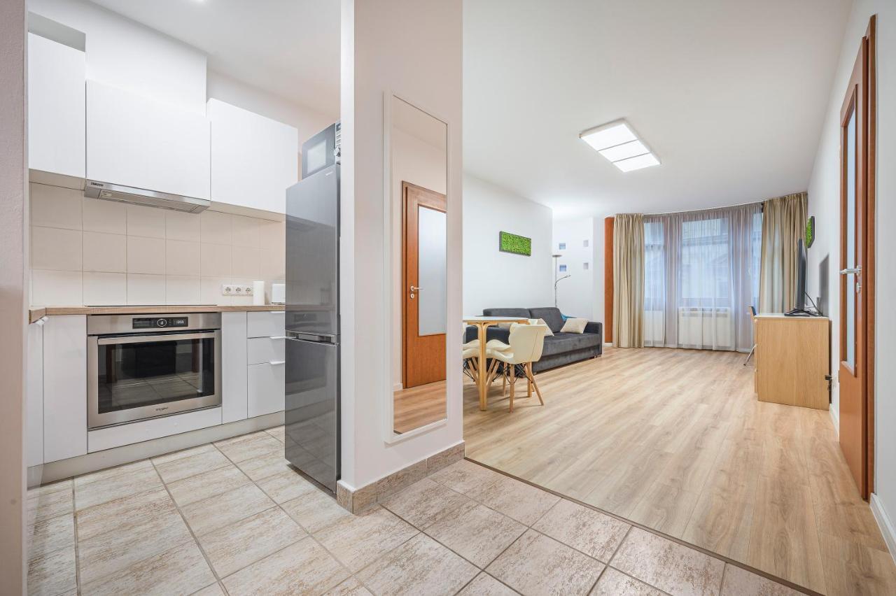 Modern Apartment With Garage Budapest Eksteriør billede