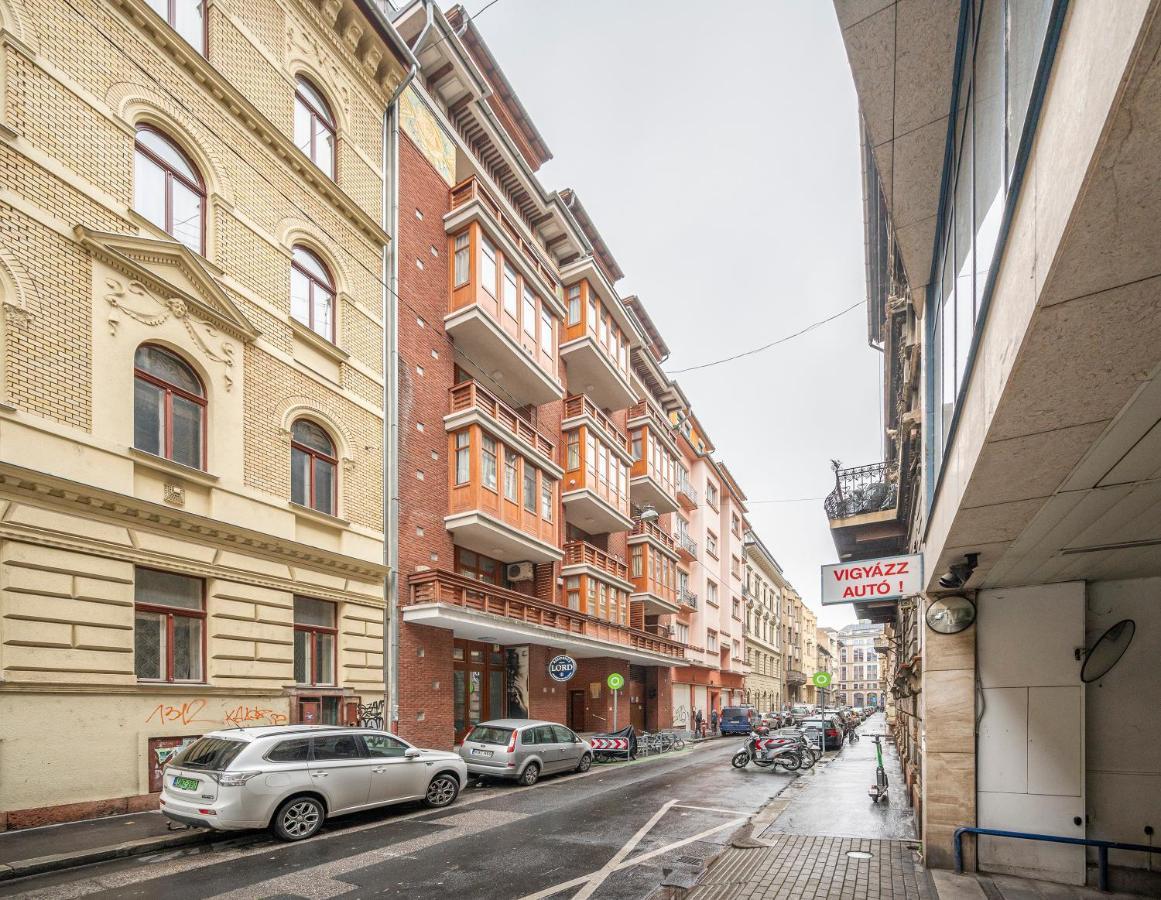 Modern Apartment With Garage Budapest Eksteriør billede
